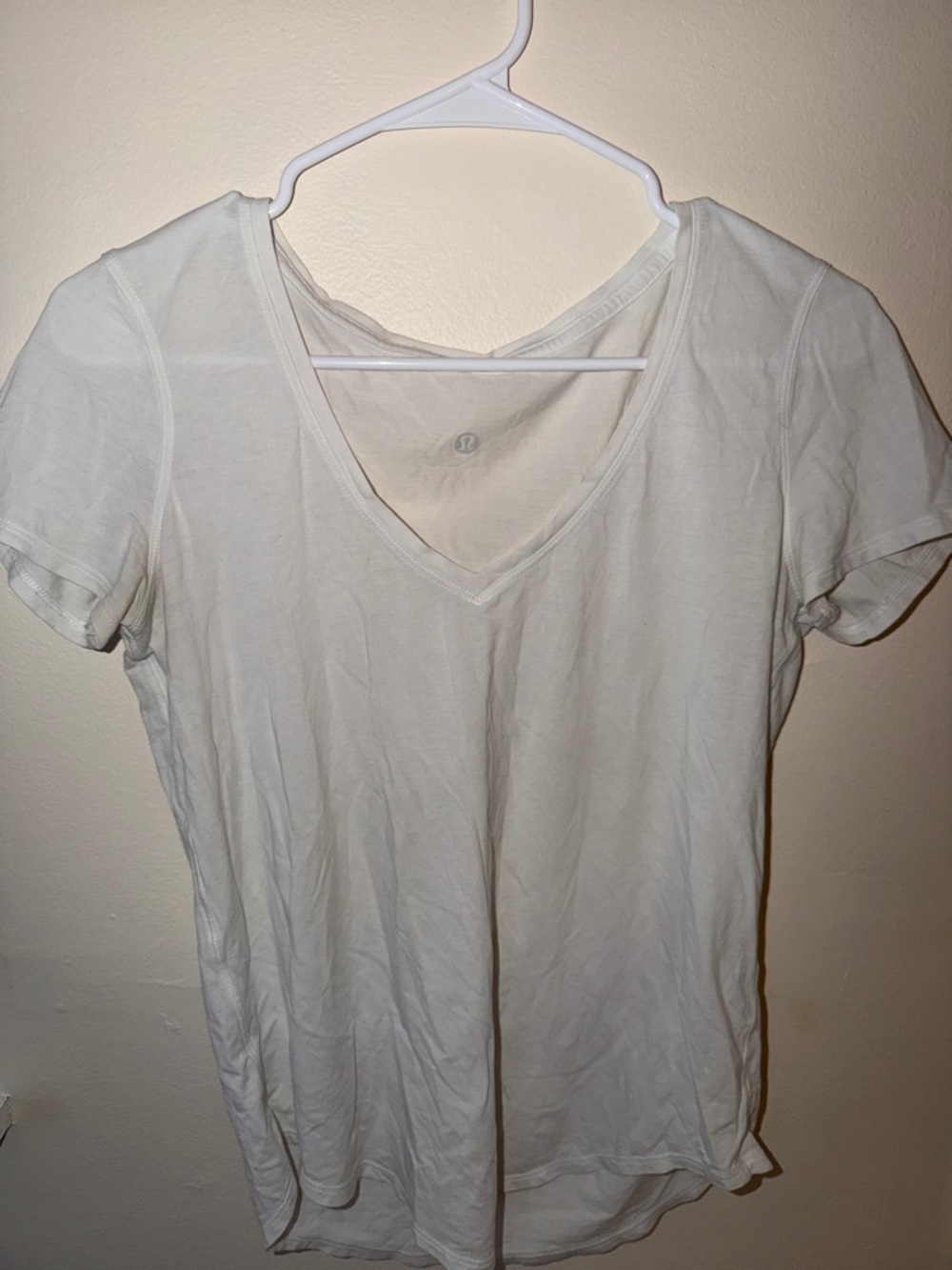 lululemon athletica Women's White V-Neck Short Sleeve Tee